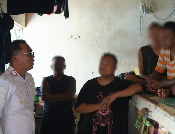 Pastikan Keamanan dan Kebersihan, Karutan Balikpapan Tinjau Langsung Kamar Hunian dan Sapa Warga Binaan